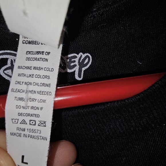 Hocus Pocus T-Shirt "I Smell Children" Womens Size L Black Witch  Disney Tee - Picture 3 of 8